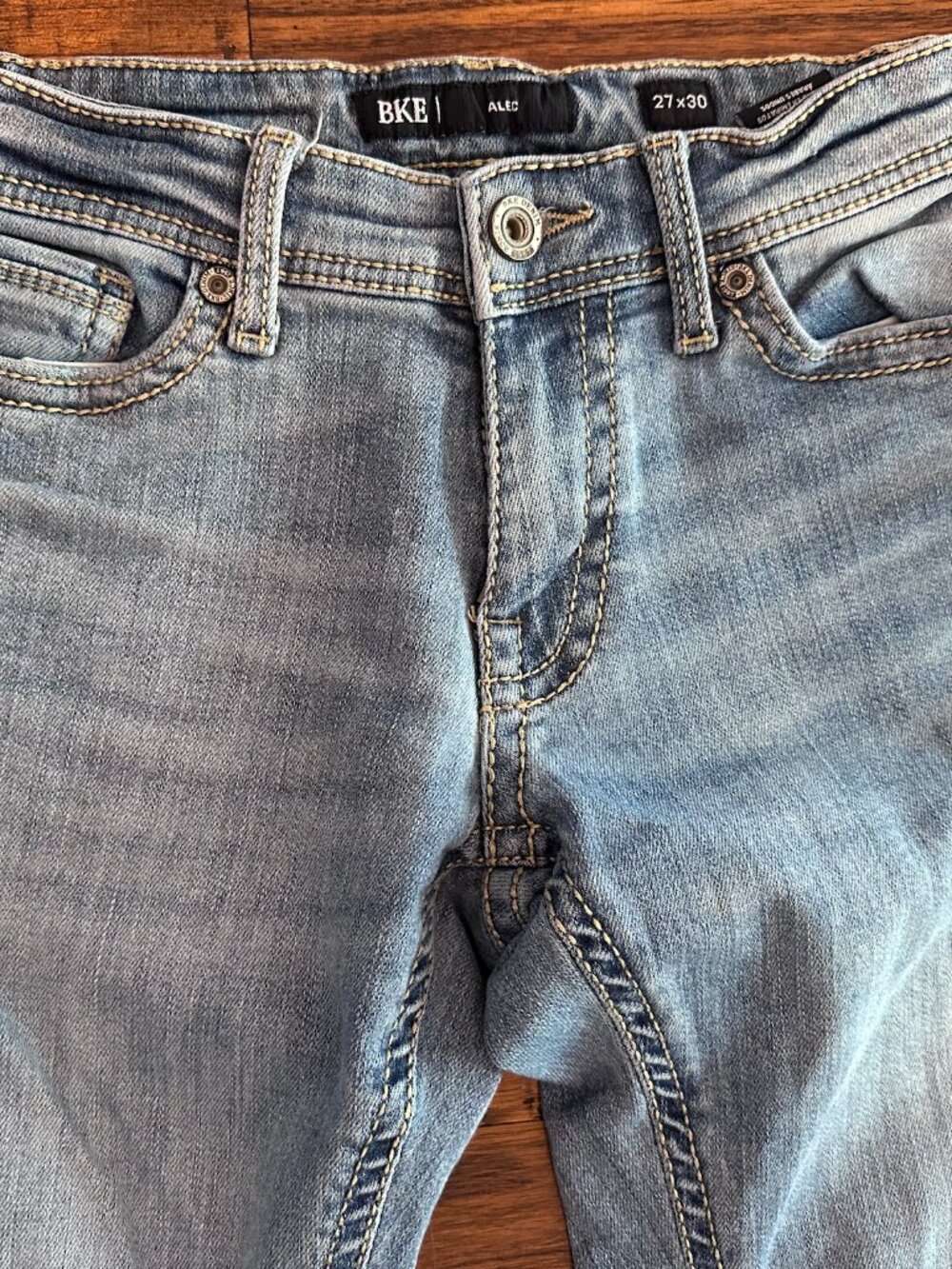 BKE Alec Men’s Straight Jeans 27x30 Light Wash Excellent Condition